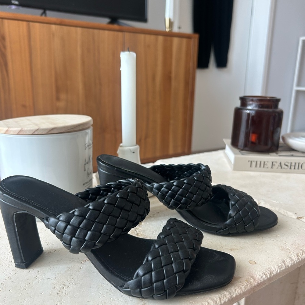 Elegant Black Braided Women's Sandals - Picture 2 of 3